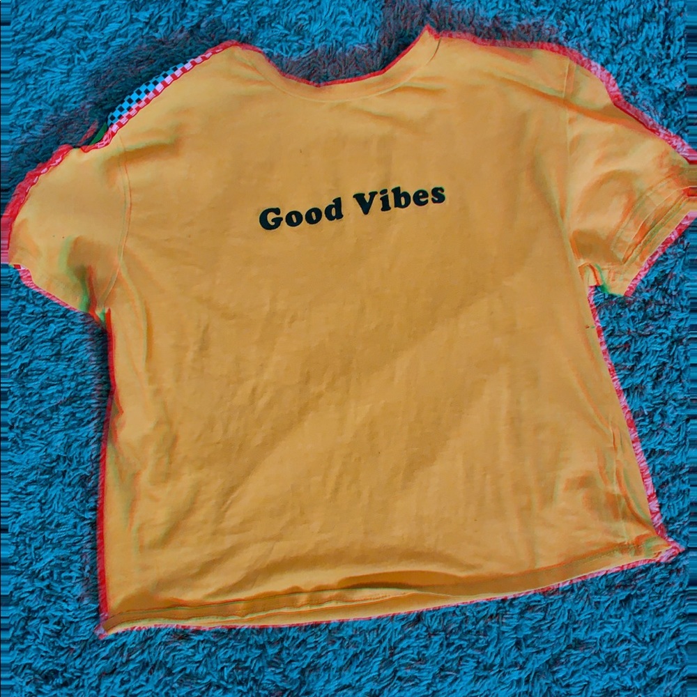 good vibes t-shirt 🌸☮️
